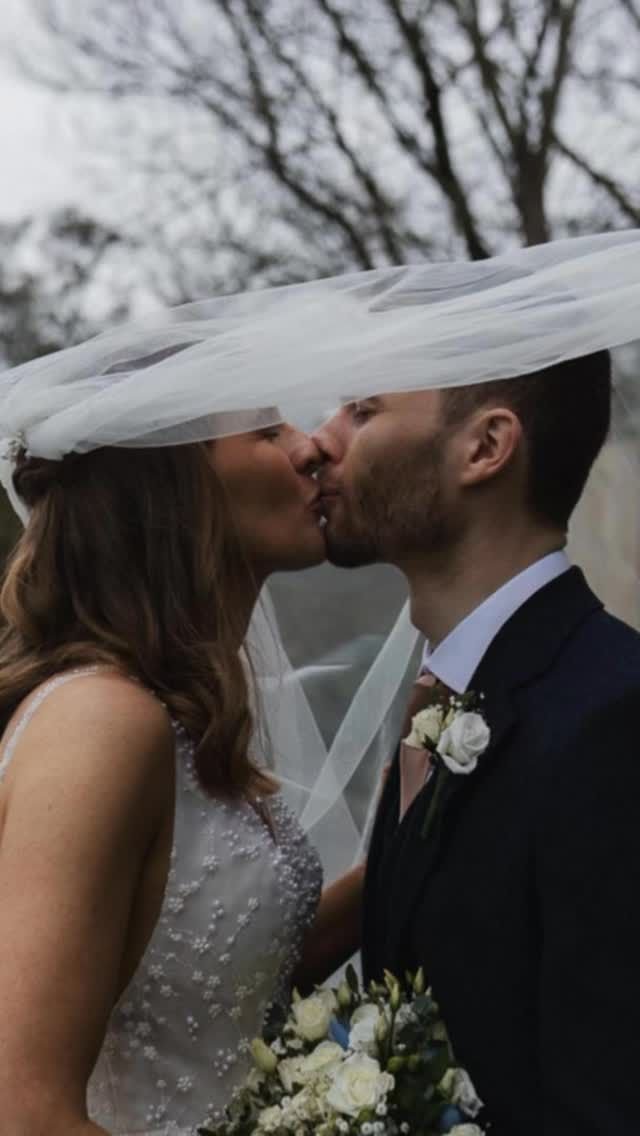 Your wedding is more than one photo 🤍 Grace & Peter’s wedding was a collection of real moments, quiet details, happy nerves, promises, and everything in between. From the morning preparations to the c